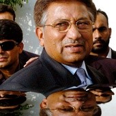 Prezydent Musharraf oddaje władzę