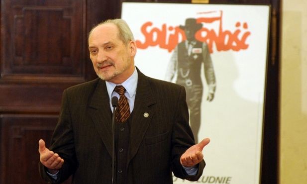 Macierewicz wstępuje do PiS
