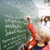 Rodzice: wstrzymać się z sześciolatkami w szkołach