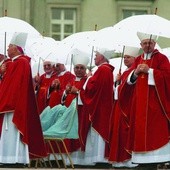 Skąd się biorą biskupi?
