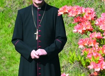 Uśmiechnięty biskup