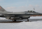 F-16 na lotnisku w Łasku