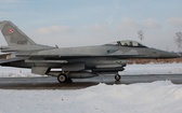 F-16 na lotnisku w Łasku