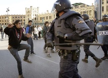 Starcia młodzieży z policją w Walencji