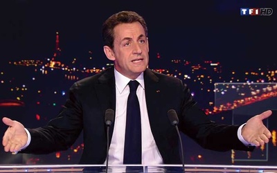 Sarkozy pod żyrandolem