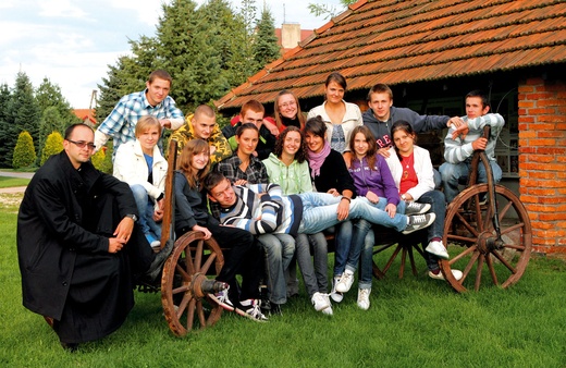 Żywy Różaniec w Zabawie