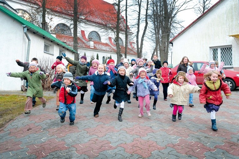 Schola dziecięca z parafii św. Rocha w Jazgarzewie