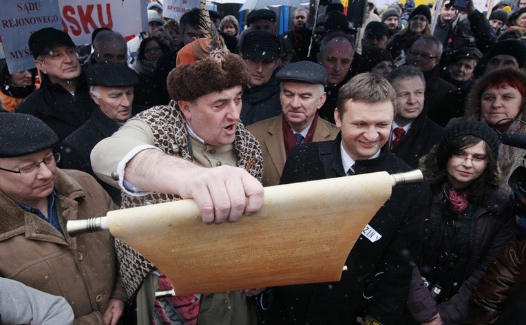 Pikieta w obronie sądów