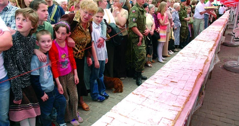 Gigantyczna kremówka dla Jana Pawła II