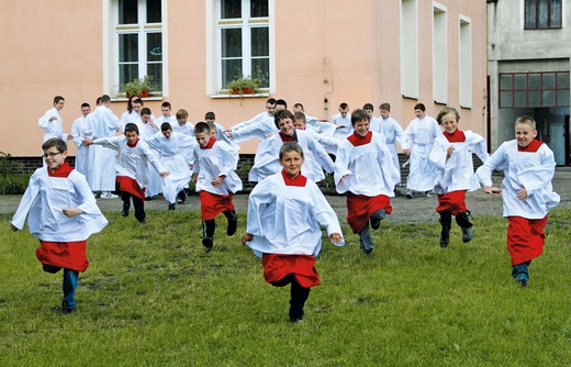 Kandydaci i ministranci z parafii św. Józefa w Rudzie Śląskiej