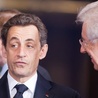 Wygwizdany Sarkozy chroni się w barze