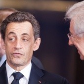 Wygwizdany Sarkozy chroni się w barze