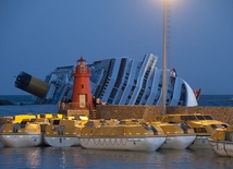 Costa Concordia tuż po katastrofie