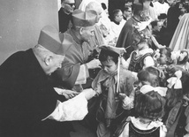  Kardynałowie Wyszyński i Wojtyła w czasie uroczystości w Nowej Hucie, 9 maja 1971 r.