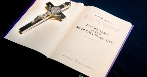 Egzorcyści: Obowiązuje praktyczny zakaz dialogu ze złym duchem