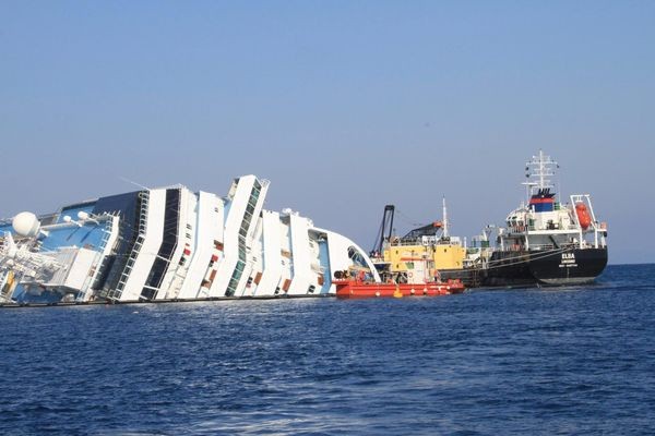 Z wraku Costa Concordia wypompowano paliwo