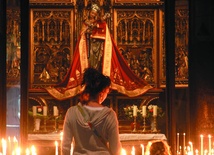 Wiara w koszyku z zakupami