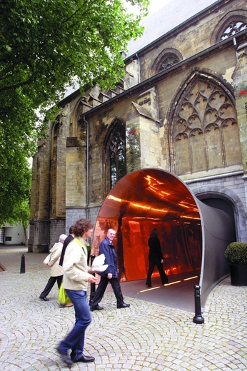 Wiara w koszyku z zakupami