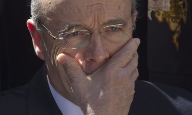 Juppe radzi ojcu Meraha, aby zamilkł