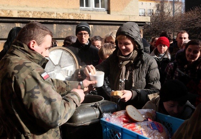 Spotkanie młodych w katowickiej katedrze