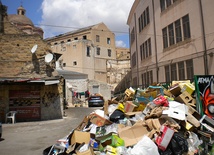Palermo tonie w śmieciach
