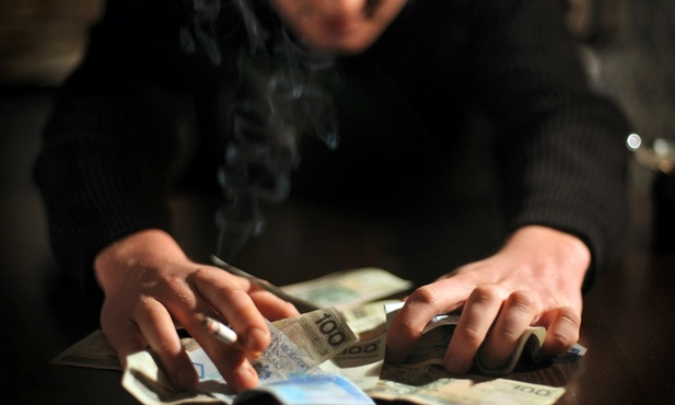 Bogatsi częściej dopuszczają się nieetycznych zachowań