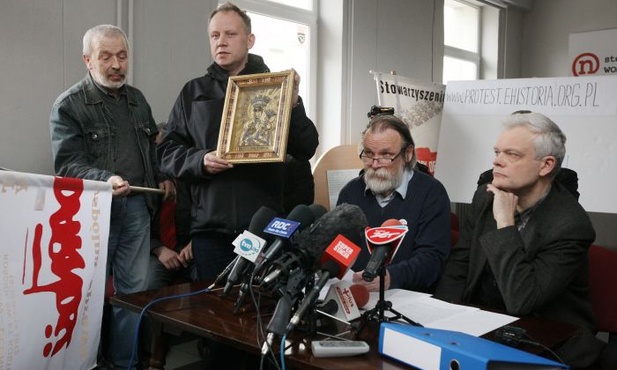 Głodówka ws. nauczania historii zawieszona