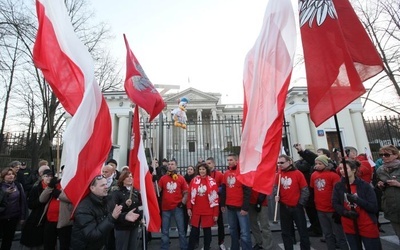 Manifestacja przed ambasadą rosyjską