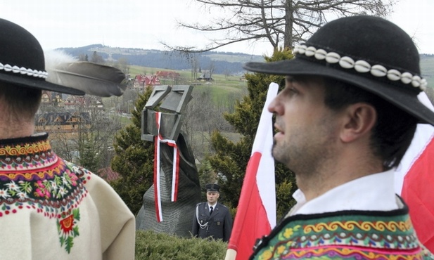 Pomnik ofiar katastrofy Tu-154 w Zakopanem