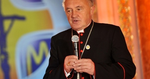 Kard. Nycz o pogrzebie gen. Jaruzelskiego