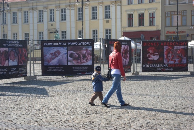 Wystawa antyaborcyjna "Wybierz życie" w Bydgoszczy