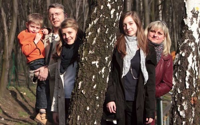 Rafał Blazy z żoną Anną i dziećmi: Julią, Martą i Kubą