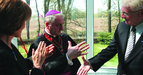 Krzyż dla abp. Kowalczyka