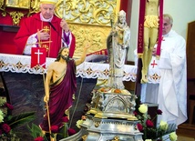  Abp Edmund Piszcz przypomniał, że wielkim szczęściem archidiecezji jest posiadanie relikwii pierwszego polskiego męczennika