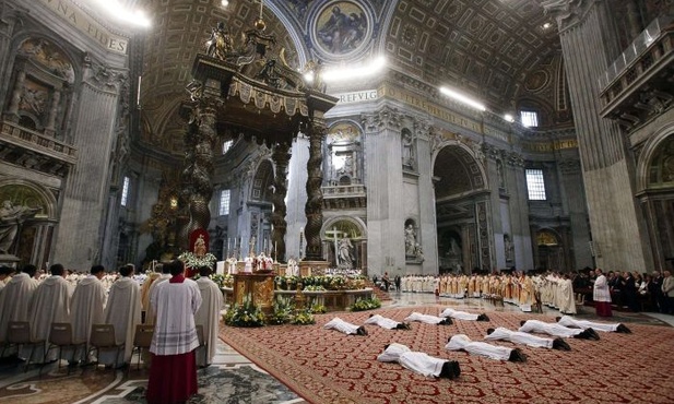Papież wyświęcił nowych księży