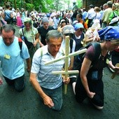 Rozmodlona góra krzyży