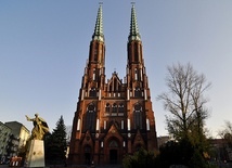 Atak na trzy budynki kościelne w Warszawie