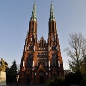 Atak na trzy budynki kościelne w Warszawie
