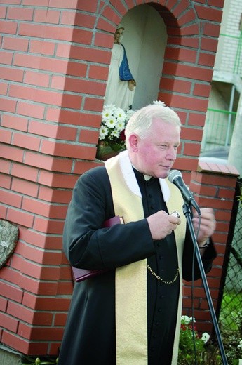 Ks. Stanisław Zinkiewicz przypomniał, że Świętą Warmię charakteryzowała nie tylko pobożność ludu, ale także zewnętrzny jej wyraz, jak kapliczki czy przydrożne krzyże 
