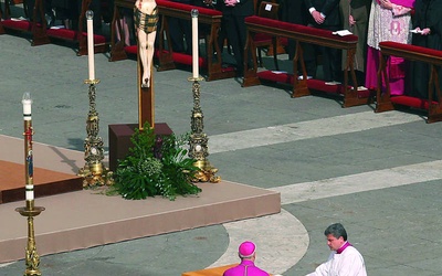 Papiescy ceremoniarze bp Piero Marini  i ks. prałat Konrad Krajewski