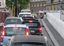 Włochy: Prędkość pojazdów w miastach jak w... XVIII w.