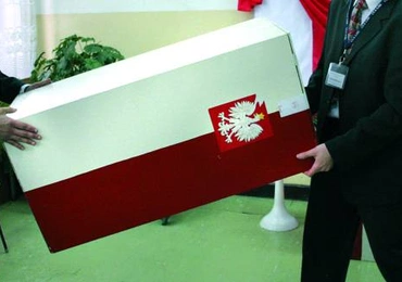 Między urną a amboną