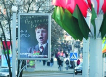 Przebiśniegi z Październikowego Placu