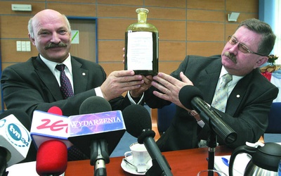 Paweł Olechnowicz, prezes Grupy Lotos, i Andrzej Schulz, prezes Petrobaltic, 