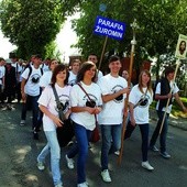  W tym roku pątnicy mieli okolicznościowe koszulki na jubileusz, z hasłem „Bądźcie mocni w Panu, siłą jego potęgi” (Ef 6,10)