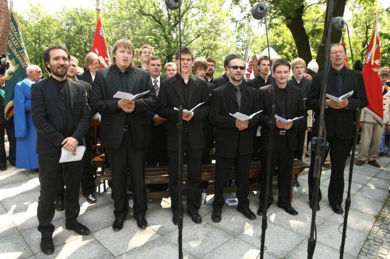 Mężczyźni w Piekarach 2012