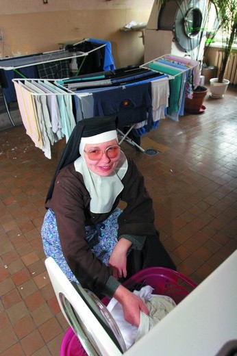 Z czego żyją mniszki