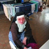 Z czego żyją mniszki