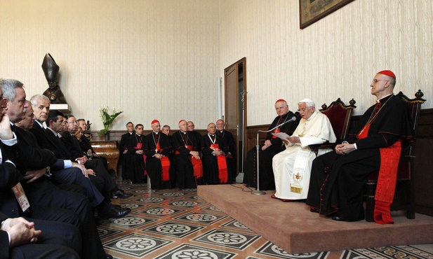 Benedykt XVI w Mediolanie: państwo i rodzina
