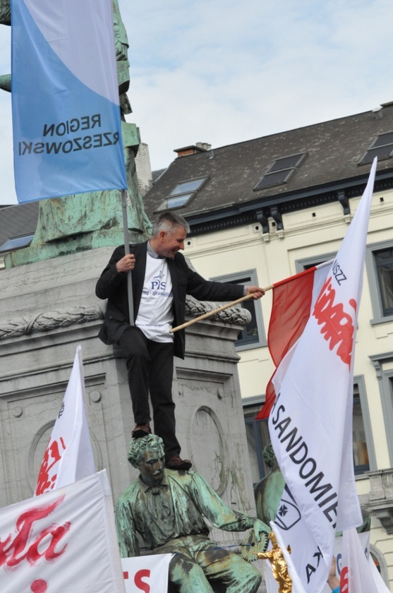 Bronią TV Trwam w Brukseli